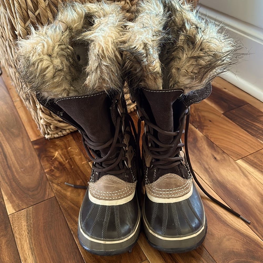 Joan of Artic Sorel Boots size 7